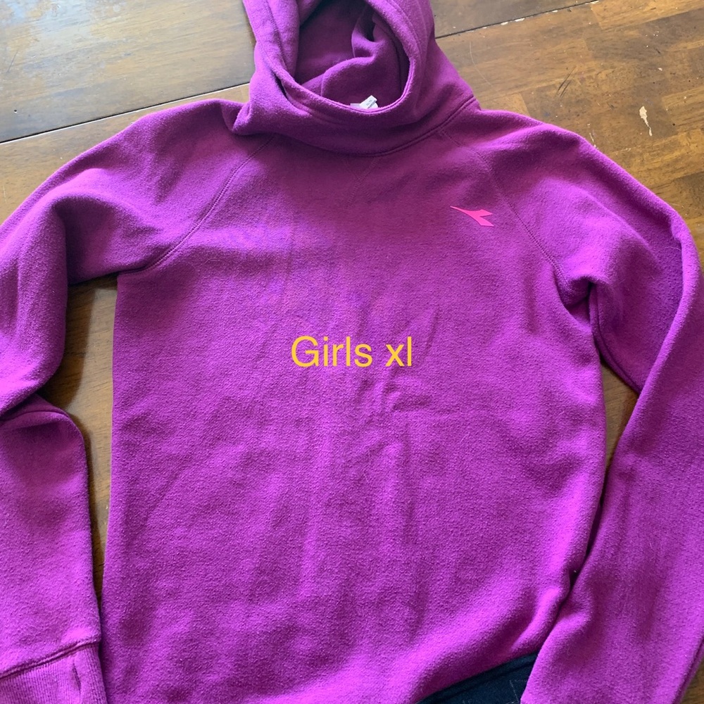 Diadora sweater never worn Size xl youth